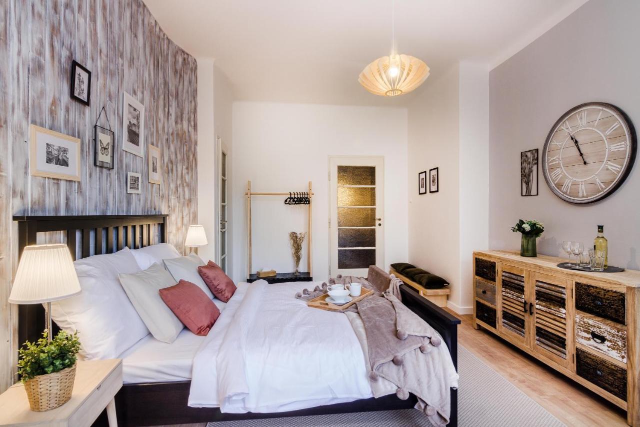 Apt In Prague Charles Bridge 1Km By Michal&Friends Экстерьер фото