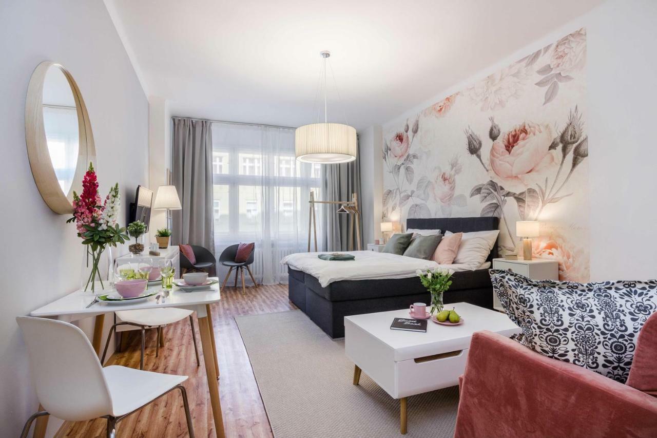 Apt In Prague Charles Bridge 1Km By Michal&Friends Экстерьер фото