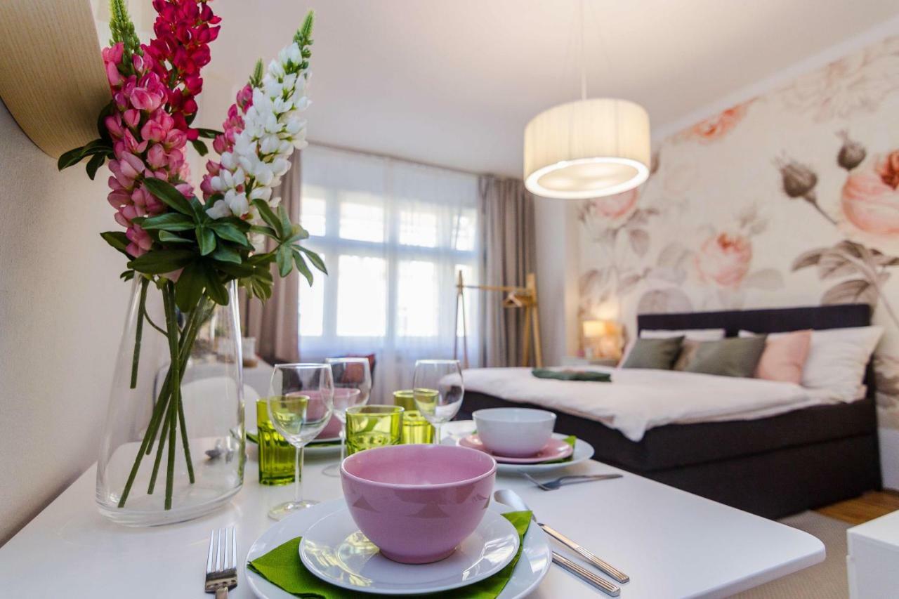 Apt In Prague Charles Bridge 1Km By Michal&Friends Экстерьер фото